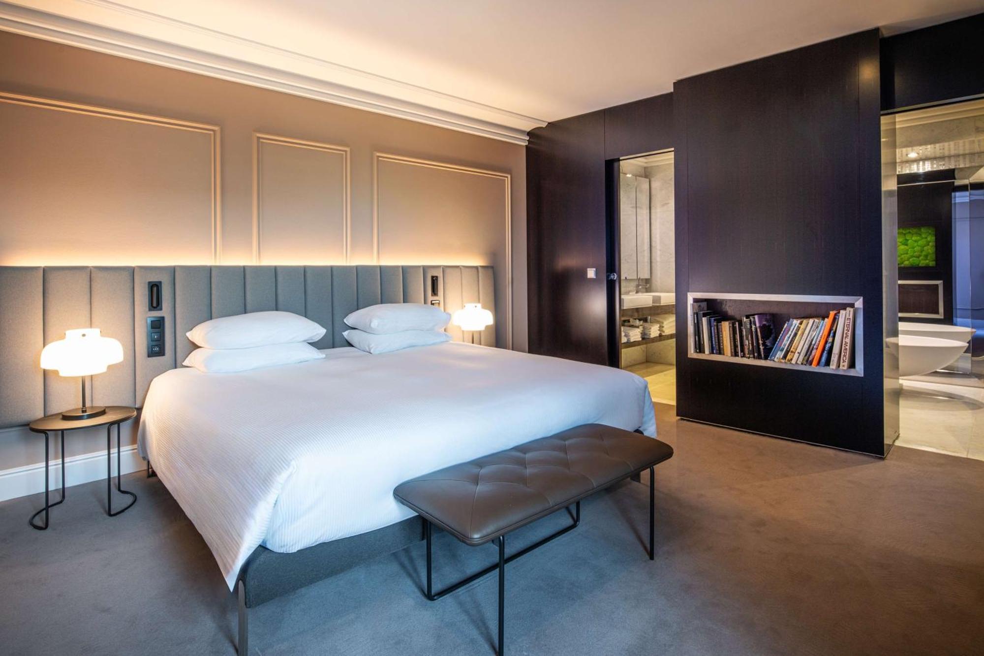 Hilton Grand Place Hotel 4*